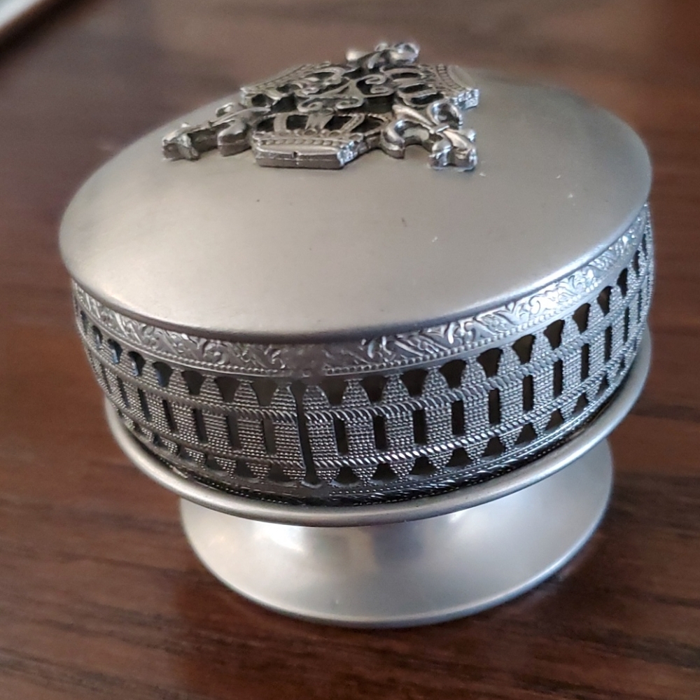 ANTIQUE SILVER TRINKET BOX